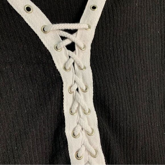 Revamped Black Knit Lace Up Crop Top Size Small - Picture 3 of 6